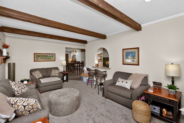 700 46th Place, West Des Moines, IA 50265