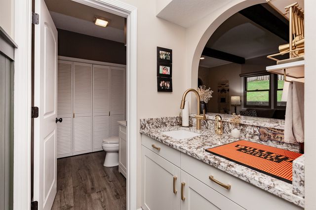 700 46th Place, West Des Moines, IA 50265