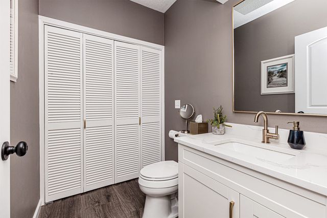 700 46th Place, West Des Moines, IA 50265