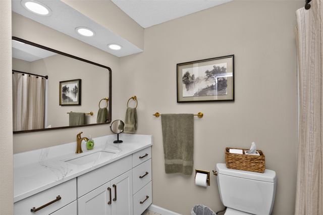700 46th Place, West Des Moines, IA 50265