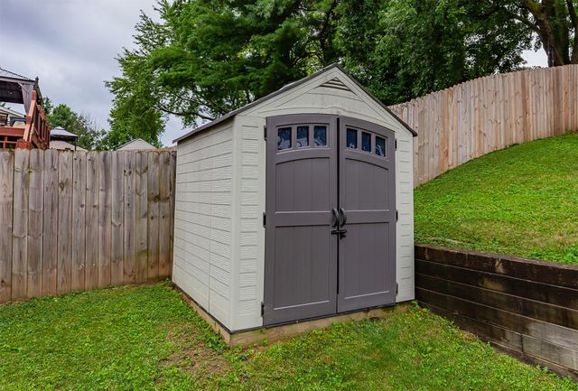 700 46th Place, West Des Moines, IA 50265
