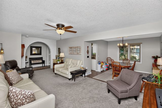 700 46th Place, West Des Moines, IA 50265