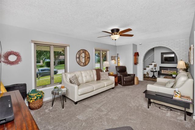 700 46th Place, West Des Moines, IA 50265
