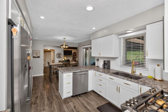 700 46th Place, West Des Moines, IA 50265
