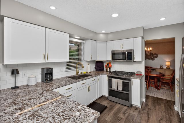 700 46th Place, West Des Moines, IA 50265