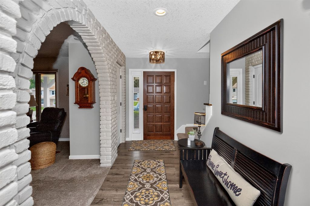 700 46th Place, West Des Moines, IA 50265