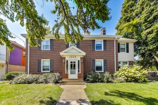 1572 McDaniels Avenue, Highland Park, IL 60035