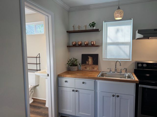 610 Hampton Street, Elloree, SC 29047