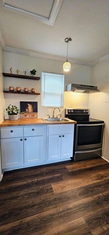 610 Hampton Street, Elloree, SC 29047