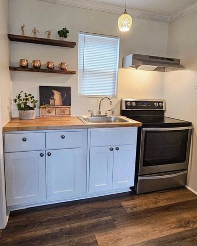 610 Hampton Street, Elloree, SC 29047