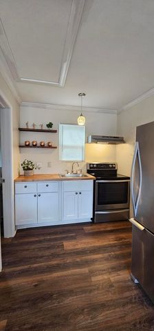 610 Hampton Street, Elloree, SC 29047