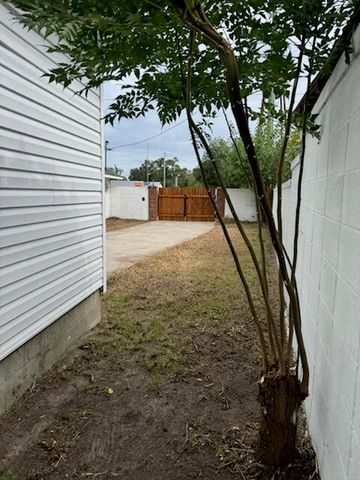 610 Hampton Street, Elloree, SC 29047