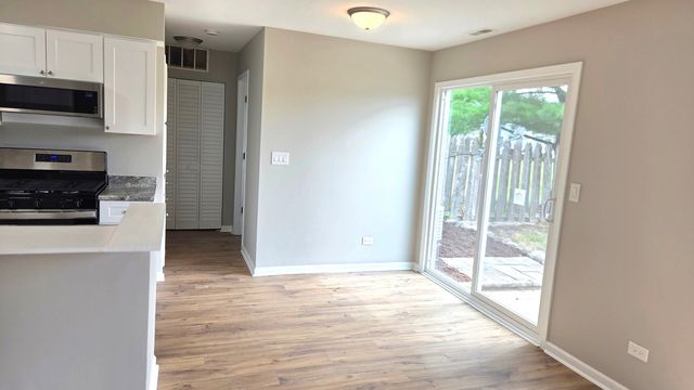 3403 Southport Drive 3403, Island Lake, IL 60042