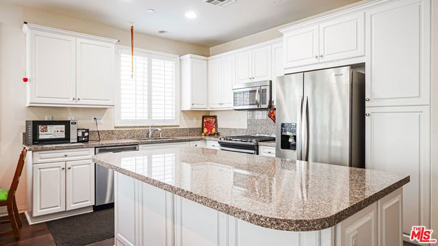 223 Bright Poppy, Irvine, CA 92618