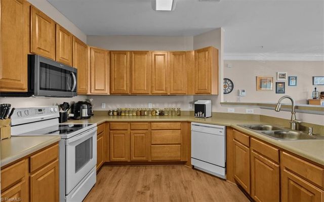 200 Lennox Drive 3A, Jamestown, NC 27282