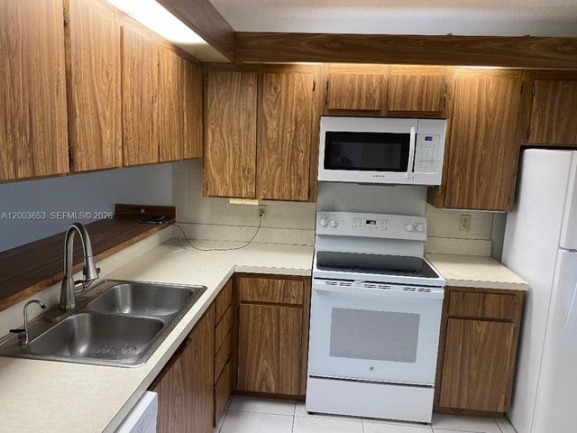 1701 Whitehall Drive 403, Davie, FL 33324