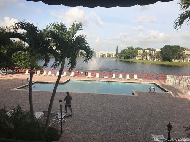 1701 Whitehall Drive 403, Davie, FL 33324