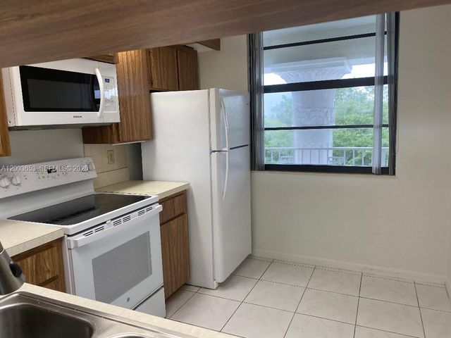 1701 Whitehall Drive 403, Davie, FL 33324