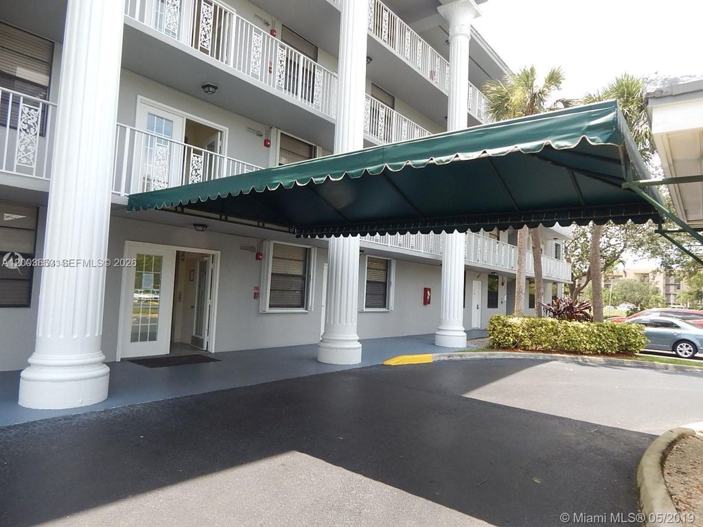 1701 Whitehall Drive 403, Davie, FL 33324