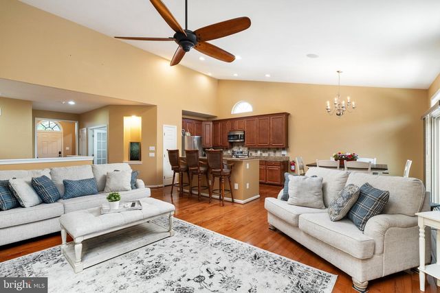 27 APPLEGATE DR, Florence, NJ 08518