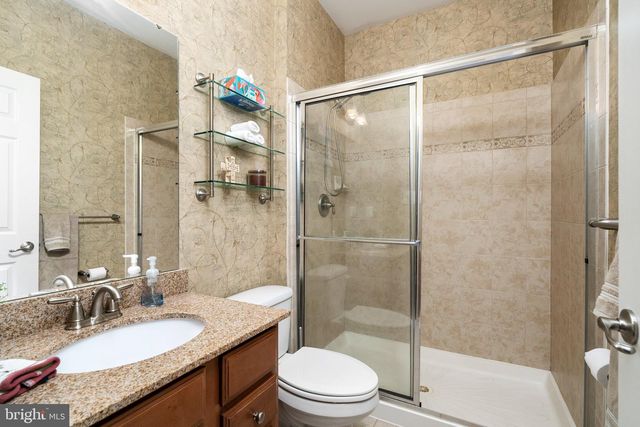 27 APPLEGATE DR, Florence, NJ 08518