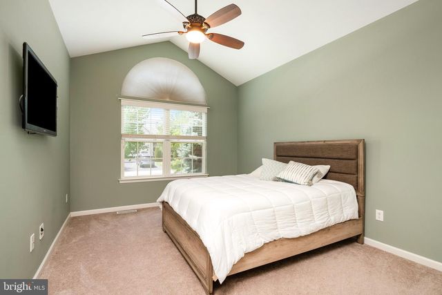 27 APPLEGATE DR, Florence, NJ 08518