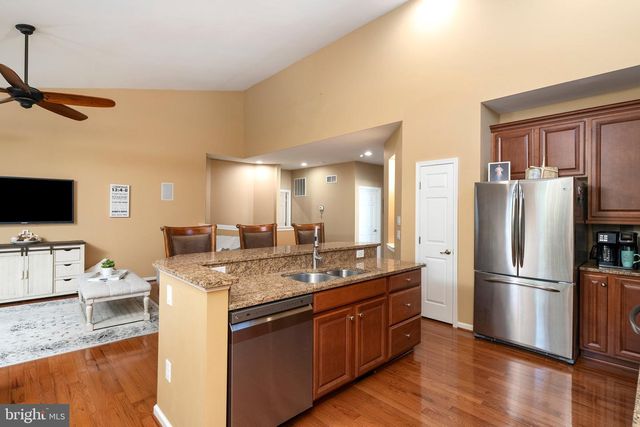 27 APPLEGATE DR, Florence, NJ 08518
