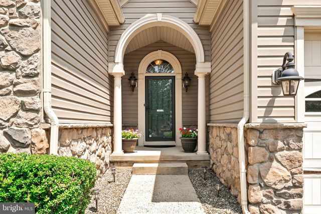 27 APPLEGATE DR, Florence, NJ 08518