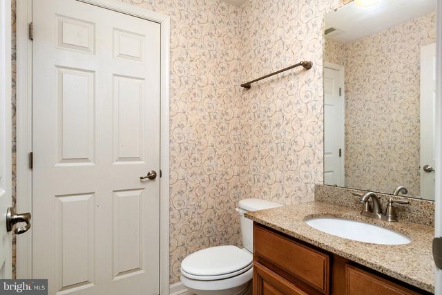 27 APPLEGATE DR, Florence, NJ 08518