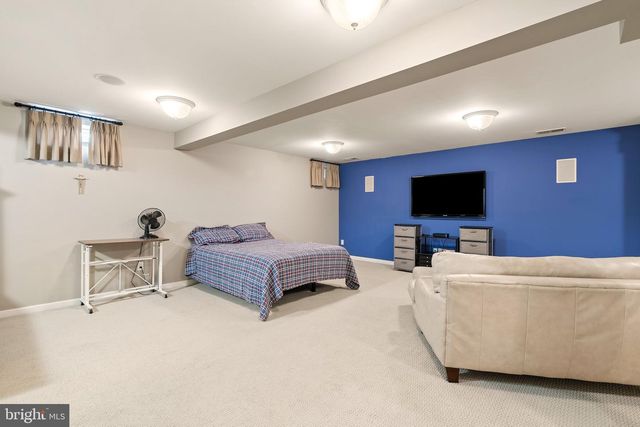 27 APPLEGATE DR, Florence, NJ 08518