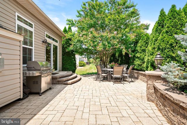 27 APPLEGATE DR, Florence, NJ 08518