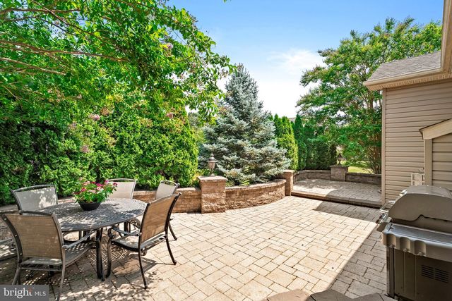 27 APPLEGATE DR, Florence, NJ 08518