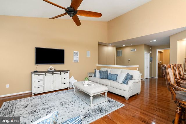 27 APPLEGATE DR, Florence, NJ 08518