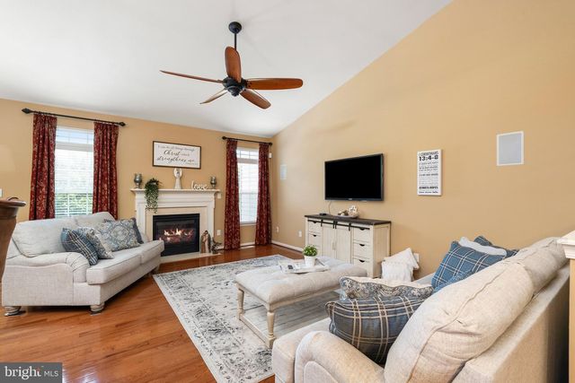 27 APPLEGATE DR, Florence, NJ 08518