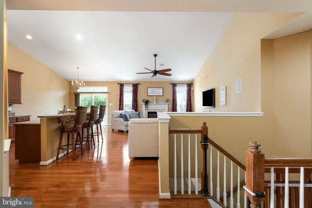 27 APPLEGATE DR, Florence, NJ 08518
