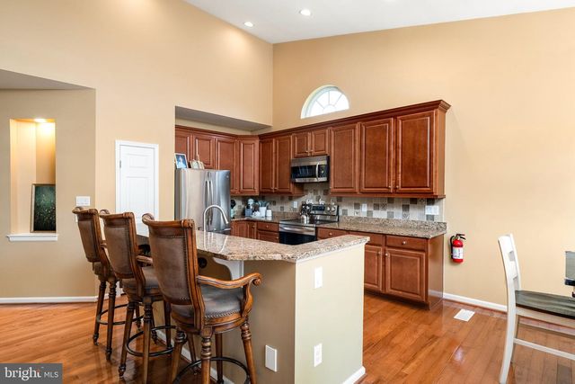 27 APPLEGATE DR, Florence, NJ 08518