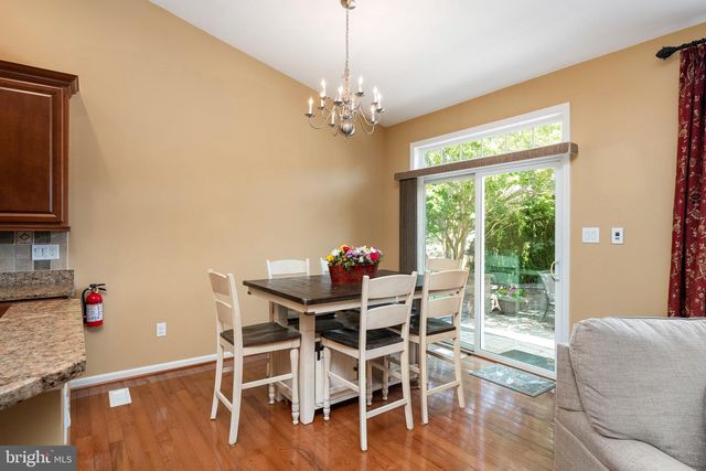 27 APPLEGATE DR, Florence, NJ 08518