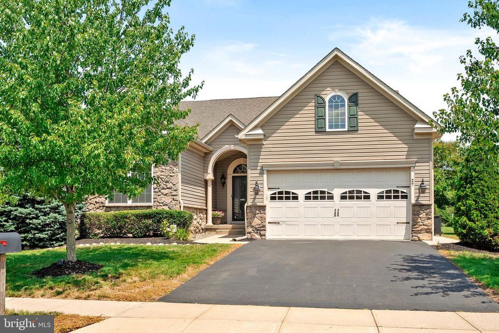 27 APPLEGATE DR, Florence, NJ 08518