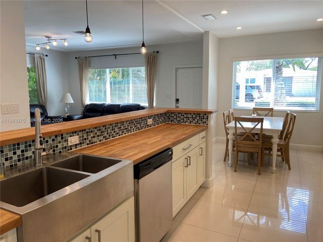 5767 SW 35th St, Miami, FL 33155