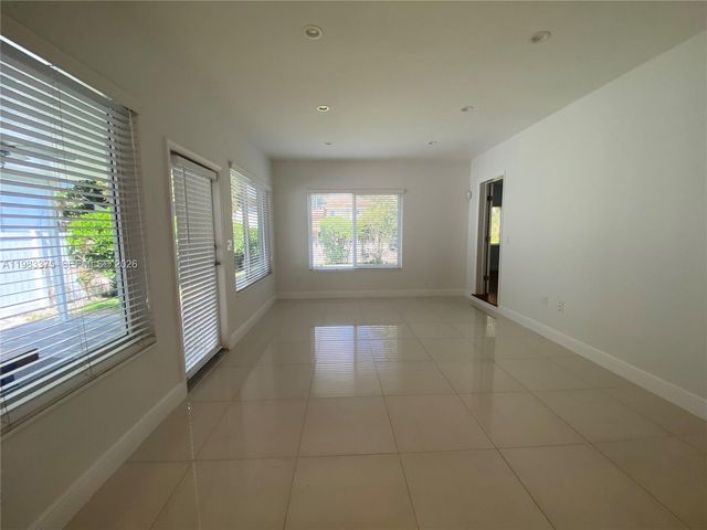 5767 SW 35th St, Miami, FL 33155