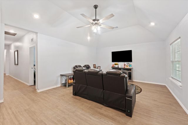 211 N Main Street, Crandall, TX 75114