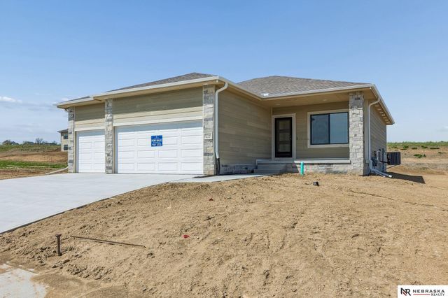 8706 Reed Street, Papillion, NE 68046