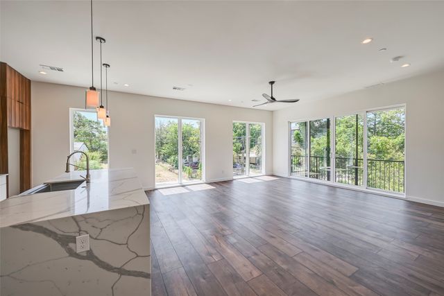 2247 Mail Avenue 102, Dallas, TX 75235