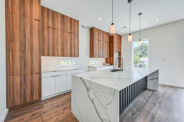 2247 Mail Avenue 102, Dallas, TX 75235