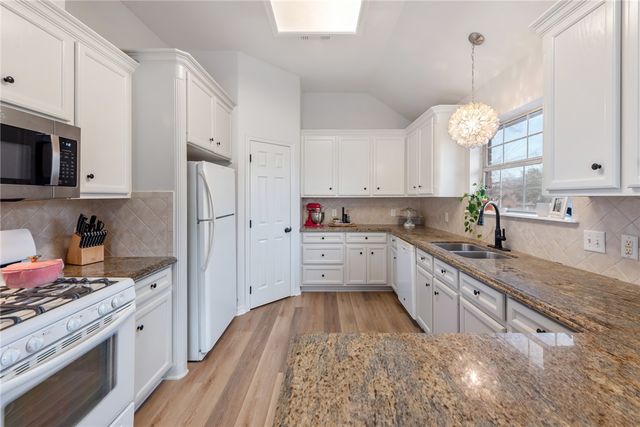 2312 South Pioneer Trail, Bryan, TX 77808