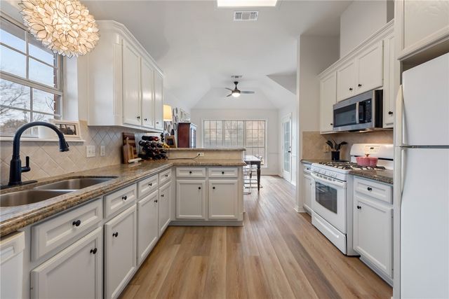 2312 South Pioneer Trail, Bryan, TX 77808