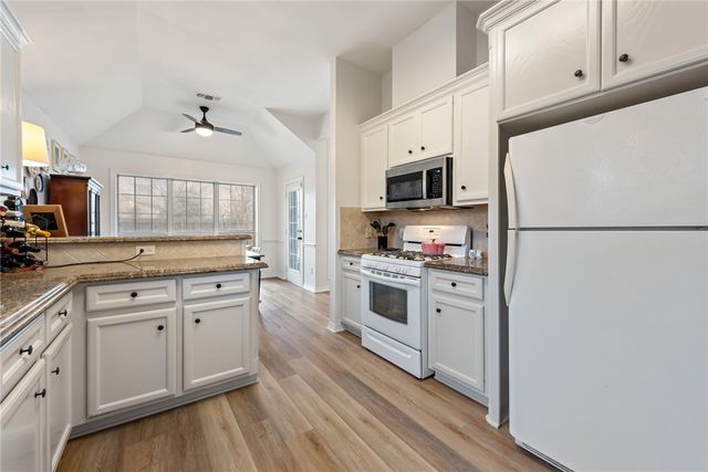 2312 South Pioneer Trail, Bryan, TX 77808