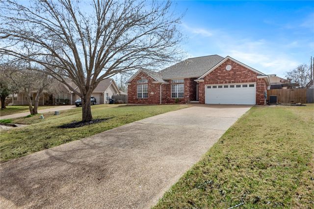 2312 South Pioneer Trail, Bryan, TX 77808