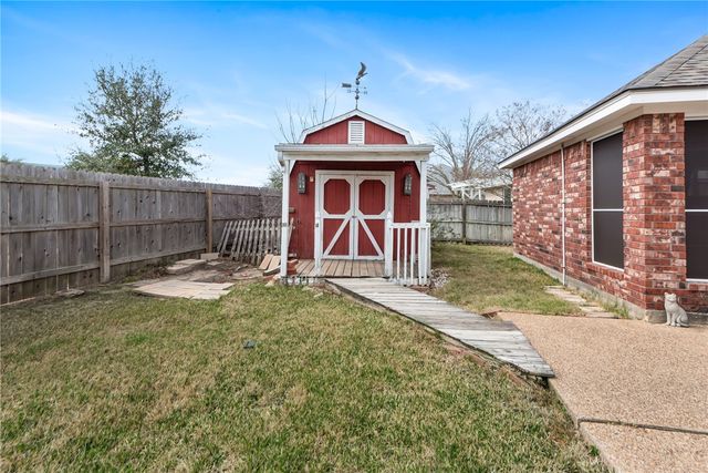 2312 South Pioneer Trail, Bryan, TX 77808