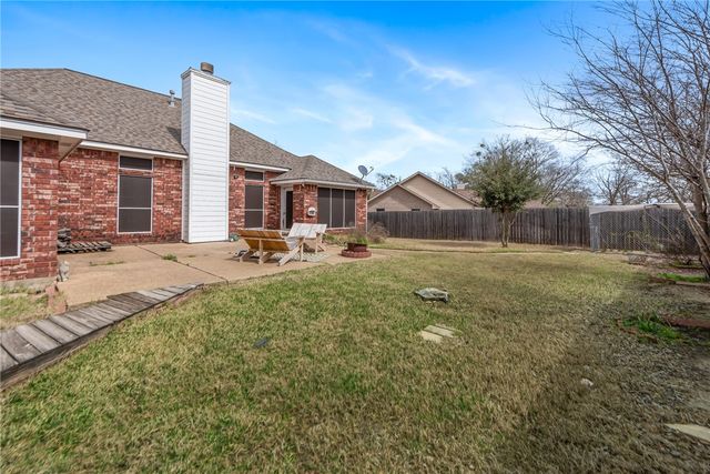 2312 South Pioneer Trail, Bryan, TX 77808